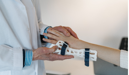 需要骨修復(fù)的患者越來(lái)越多，人工骨會(huì)是他們的救星嗎？